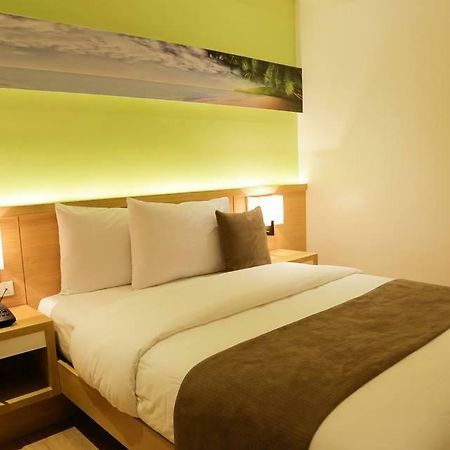 Icove Beach Hotel Olongapo Eksteriør bilde