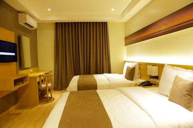 Icove Beach Hotel Olongapo Eksteriør bilde